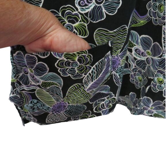 Black Tafford Scrub Top Women XS Green and Blue Floral Design, Large Pockets - Picture 5 of 8